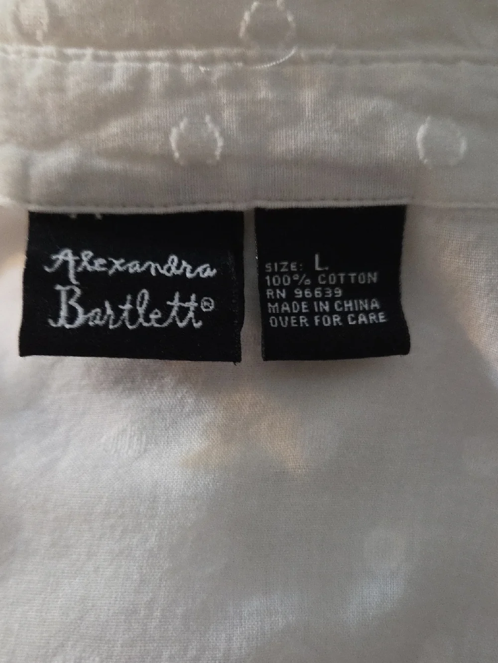 Alexandra Bartlett White Dot-Embossed Short Sleeve Button Up Top - Picture 7 of 7